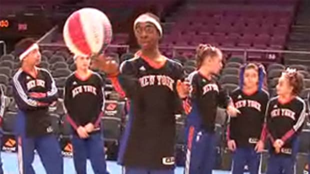 Knicks City Kids Do Their Best Harlem Globetrotters Impressions